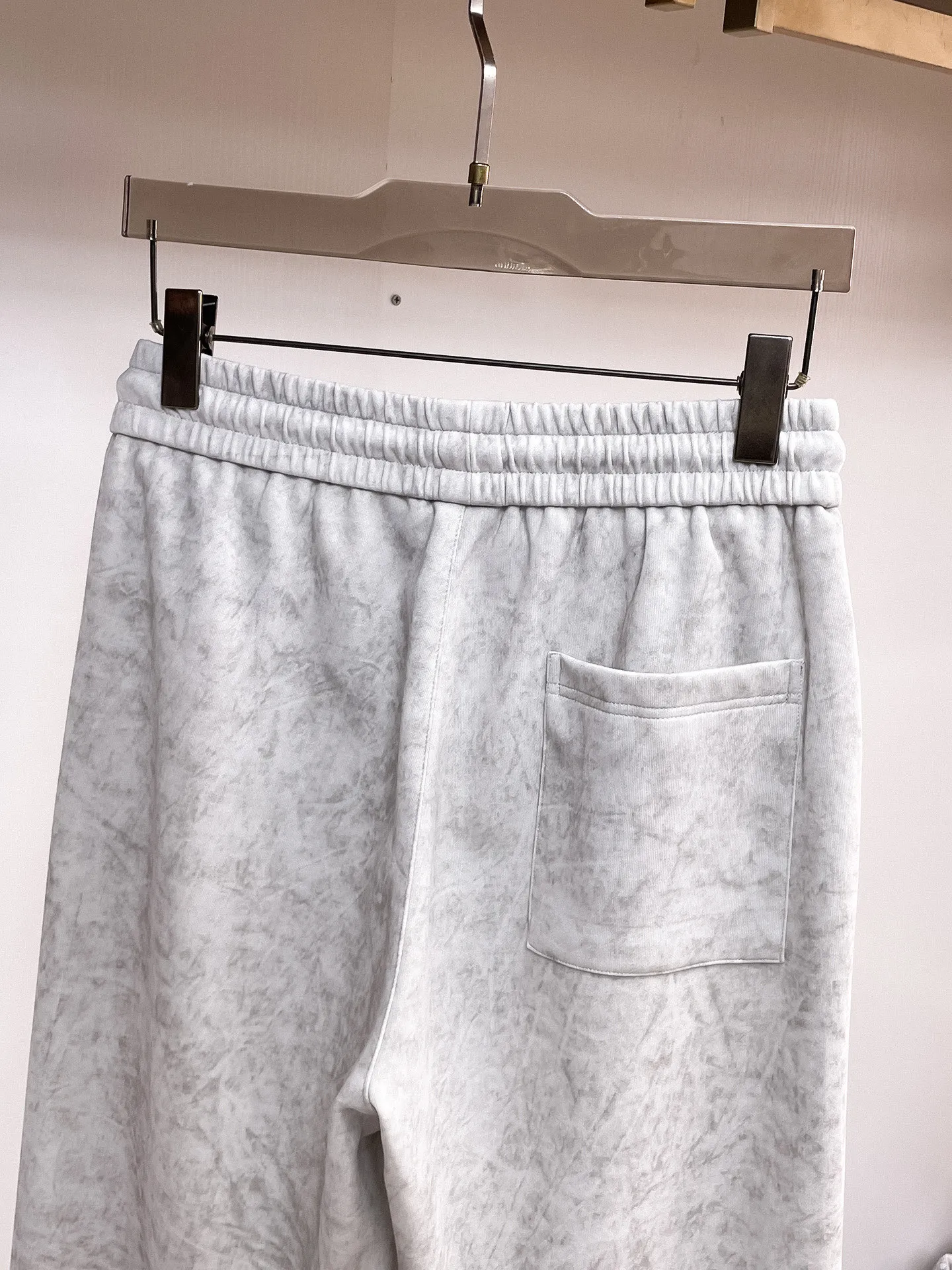 Balenciaga 🆕2026 Autumn and Winter New Arrival Casual Pants! The official website will be released simultaneously. Brand Classic LOGO casual pants, customized fabrics, excellent comfort and strong touch. Highly recognisable, perfect appearance and craftsmanship. Size:M-3XL